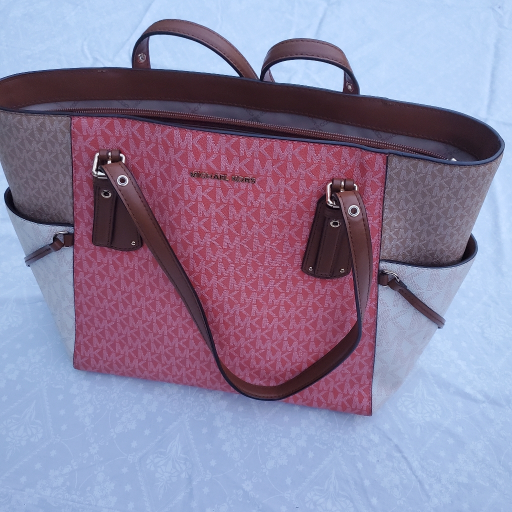 Michael Kors Leather Purse - Smoky Quartz Rose With Beige Accent